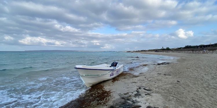Imagen de archivo de una patera en Formentera.