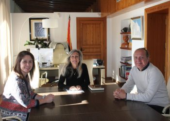 De izquierda a derecha, Milena Herrera. Carmen Ferrer y Juanjo Ferrer, en una reunión mantenida en la sede del Ayuntamiento de Santa Eulària.