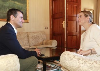 Encuentro entre Marga Prohens y Marcos Serra. Foto: Ayuntamiento de Sant Antoni