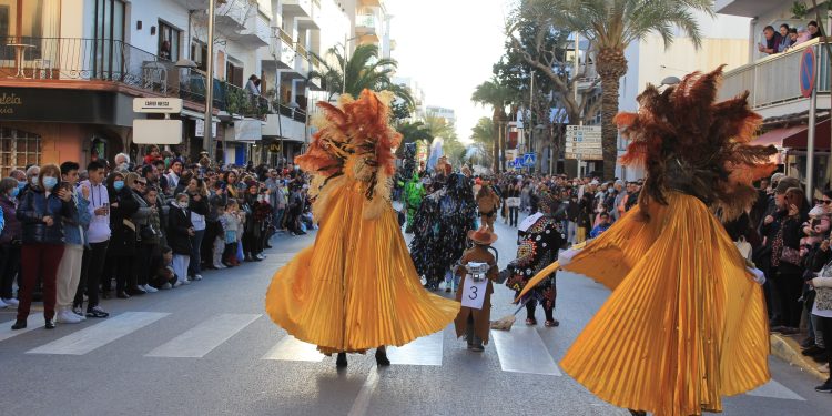 Imagen de una rúa de carnaval anterior. Foto: Ayuntamiento de Santa Eulària