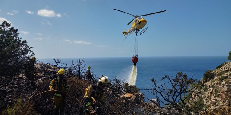 Un incendio forestal en Ibiza, en una imagen del Ibanat.