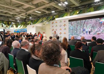 Prohens, rodeada de autoridades y periodistas, hoy en la ITB de Berlín.