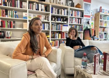 Conchi Salas y Belén Liñán, dos de las poetas que participan, en un acto en Sa Cultural el año pasado. Foto L. F. A.
