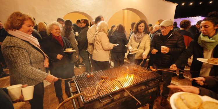 Torrada en Sant Josep para dar la bienvenida a las fiestas.