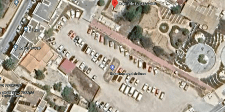 Estacionamiento junto a Sa Tanca Vella.