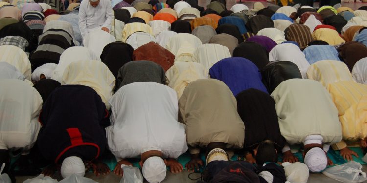 Imagen de un rezo en la fiesta musulmana del cordero. Foto J. D. A.