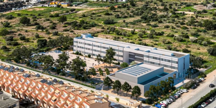 Imagen del nuevo centro, de acuerdo con el anteproyecto presentado el pasado año.