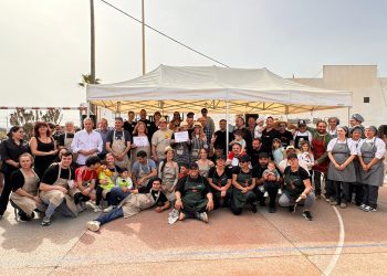 Foto de familia de vencedores, participantes y equipo.