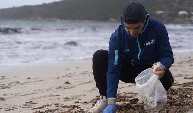 Limpieza de playas en Ibiza. Foto: Palladium Hotel Group