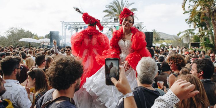 Una imagen de archivo de la espectacular Fiesta de la Primavera de Atzaró.