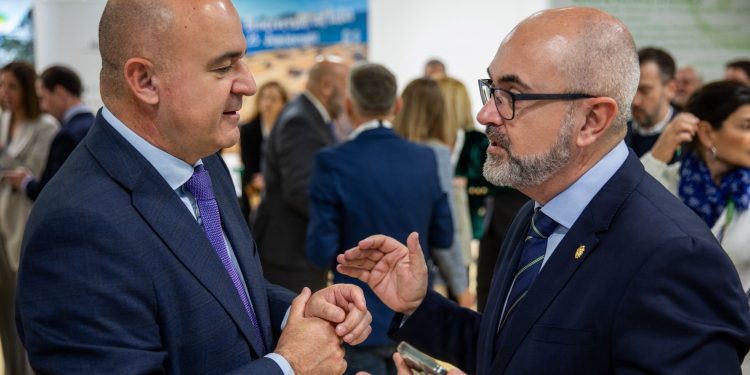 Vicent Marí y Vicent Roig charlan en el marco de la ITB de Berlín.
