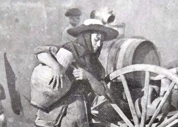 "Tornant de la font", Ilustració catalana, sense signatura. Col·lecció JAR. Aquest va ser un tema que cridà l'atenció a la direcció d'Ilustració catalana, que li dedicà dues fotos al reportatge de 1913.