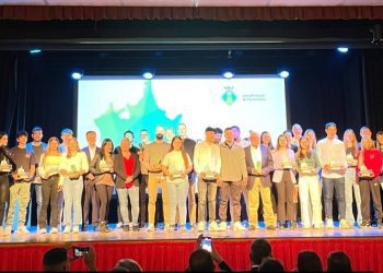 Foto de familia con los premiados en la Gala Anual del Deporte en Formentera. FOTO: Consell de Formentera.