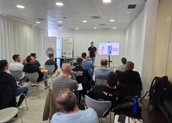 Un momento de la formación recibida por los agentes. Foto: Policía Local de Sant Josep
