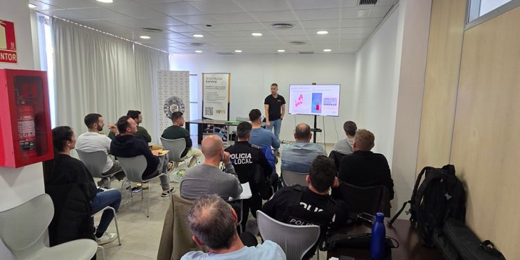 Un momento de la formación recibida por los agentes. Foto: Policía Local de Sant Josep