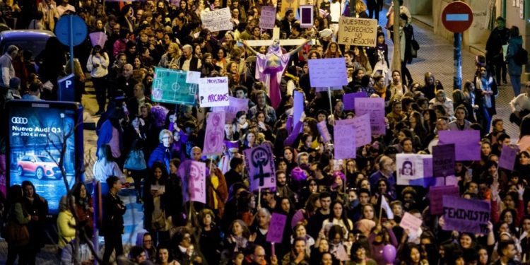 Imagen de una manifestación del 8M en Ibiza. Foto: Toni Escobar