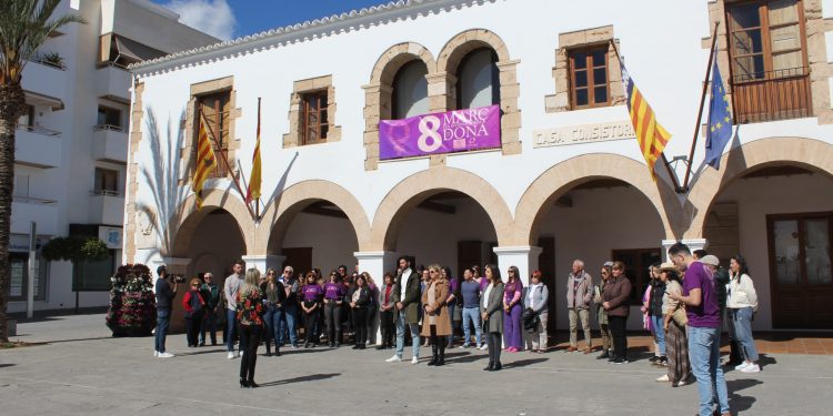 Concentración en Santa Eulària por el 8M en una imagen de achivo. Foto: Ayuntamiento de Santa Eulària