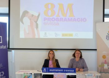 Las concejalas de Igualdad y de Cultura, Sara Barbado y Carmen Domínguez, respectivamente, durante la presentación del programa. Foto: Ayuntamiento de Ibiza