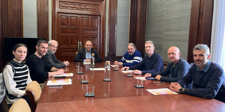 Reunión entre representantes de UNISEP y el delegado del Gobierno. Foto: UNISEP