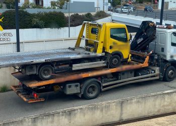 La grúa empleada para robar los coches en diferentes localidades de Ibiza. Imágenes Guardia Civil
