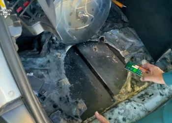Doble fondo donde estaba oculta la cocaína. Imagen Guardia Civil Dénia