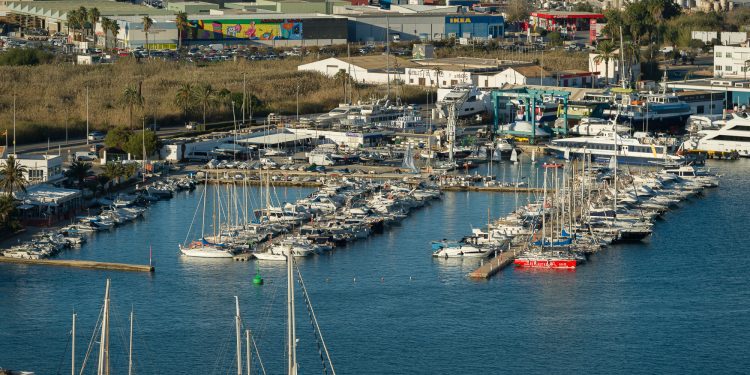 Amarres en el muelle de Ribera-Poniente del puerto de Ibiza. Foto: APB