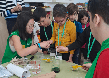 Actividades realizadas en los centros educativos. Fotos: Asociación Española Contra el Cáncer.