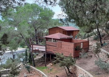 Casita ilegal en alquiler ubicada en el Parque Natural de ses Salines sobre la que consta una orden de derribo.