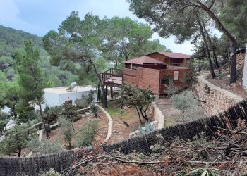 Imagen de archivo de una cabaña que deberá ser derribada en ses Salines y que estaba publicitada en Booking como alquiler turístico a pesar de ser completamente ilegal.