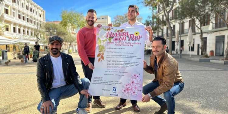 Presentación de Eivissa en Flor con los concejales y organizadores.