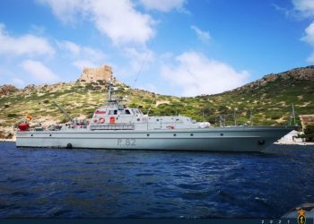 El 'Formentor' en la isla de Cabrera. Foto Ejército Español