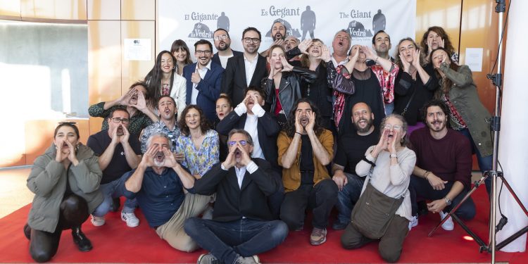 Buena parte del equipo de la pelícuia, el photocall del martes en Caló de s'Oli. Fotos de Cintia Sarria