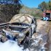 El todoterreno, calcinado, que ha provocado el incendio, en esta imagen de Bomberos de Ibiza