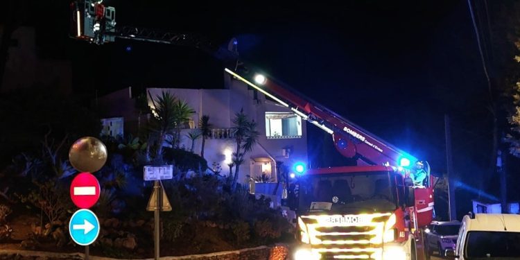 Una imagen del operativo de Bombers d'Eivissa