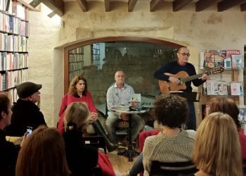 Helena Tur, Javier Serapio y Joan Murenu, en febrero en Palma en la presentación de "Hechizos de mar". Cedida