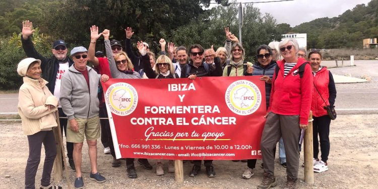 Imagen de la última caminata por ses Salines. Foto: IFCC