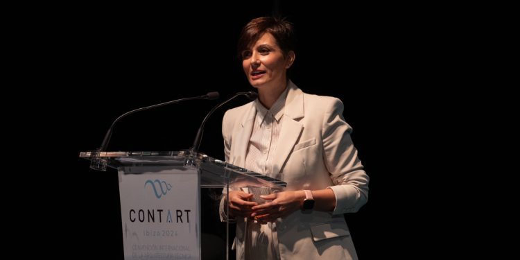 La ministra durante su participación en el congreso Contart Ibiza. Fotografía compartida en redes sociales por Isabel Rodríguez.