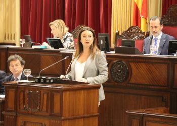La consellera Marta Vidal, hoy, en el pleno del Parlament. Foto: Parlament balear