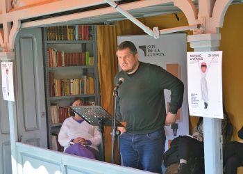 Ben Clark, participando en un acto en la Cuesta de Moyano.