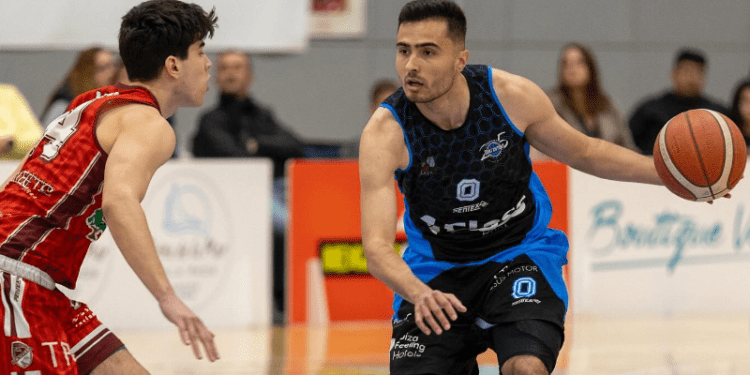 Pablo Ferreiro jugando con la camiseta del CB Sant Antoni. Imagen de sus redes sociales.