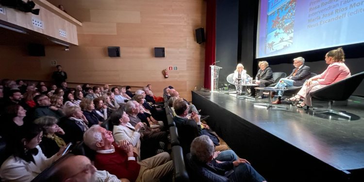 Llenazo en Can Jeroni para asistir a la presentación del nuevo libro de Vicent Marí Tur 'Botja'.