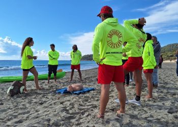 Realización de las pruebas a los socorristas, hoy. Fotos: Ayuntamiento de Sant Josep