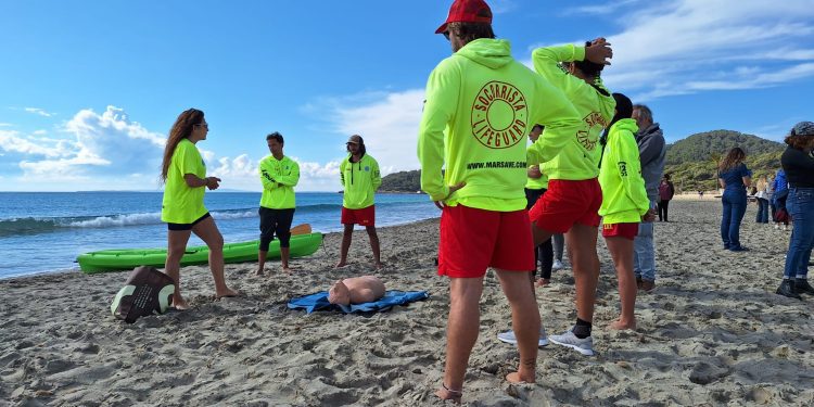 Realización de las pruebas a los socorristas, hoy. Fotos: Ayuntamiento de Sant Josep
