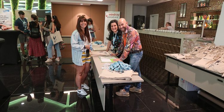 Joan Riera, en la imagen con otros participantes, es uno de los organizadores de este consolidado congreso.