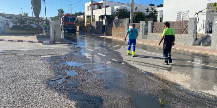 Una imagen del vertido de aguas en Can Guasch. Foto Noudiari