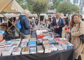 Buen ambiente en Vara de Rey desde primera hora de la mañana.