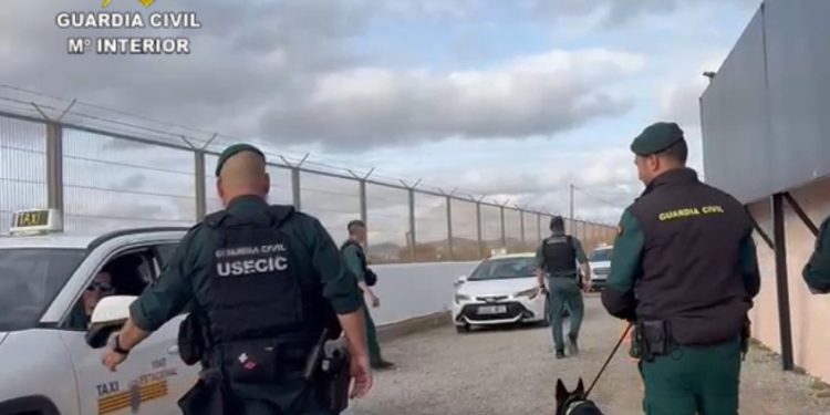 Un dispositivo especial de controles de la Guardia Civil en Ibiza.