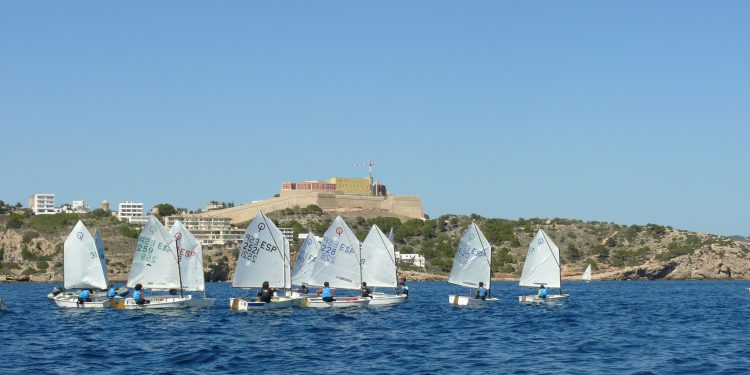 Las embarcaciones, durante una de las pruebas. Foto: Club Náutico Ibiza