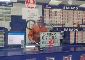 Cartel del premio en la administración. Fotos: Administración de Lotería número 1 de Sant Antoni