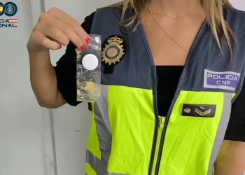 Baliza que la Policía Nacional de Palma encontró en el coche del hombre. Imagen Policía Nacional